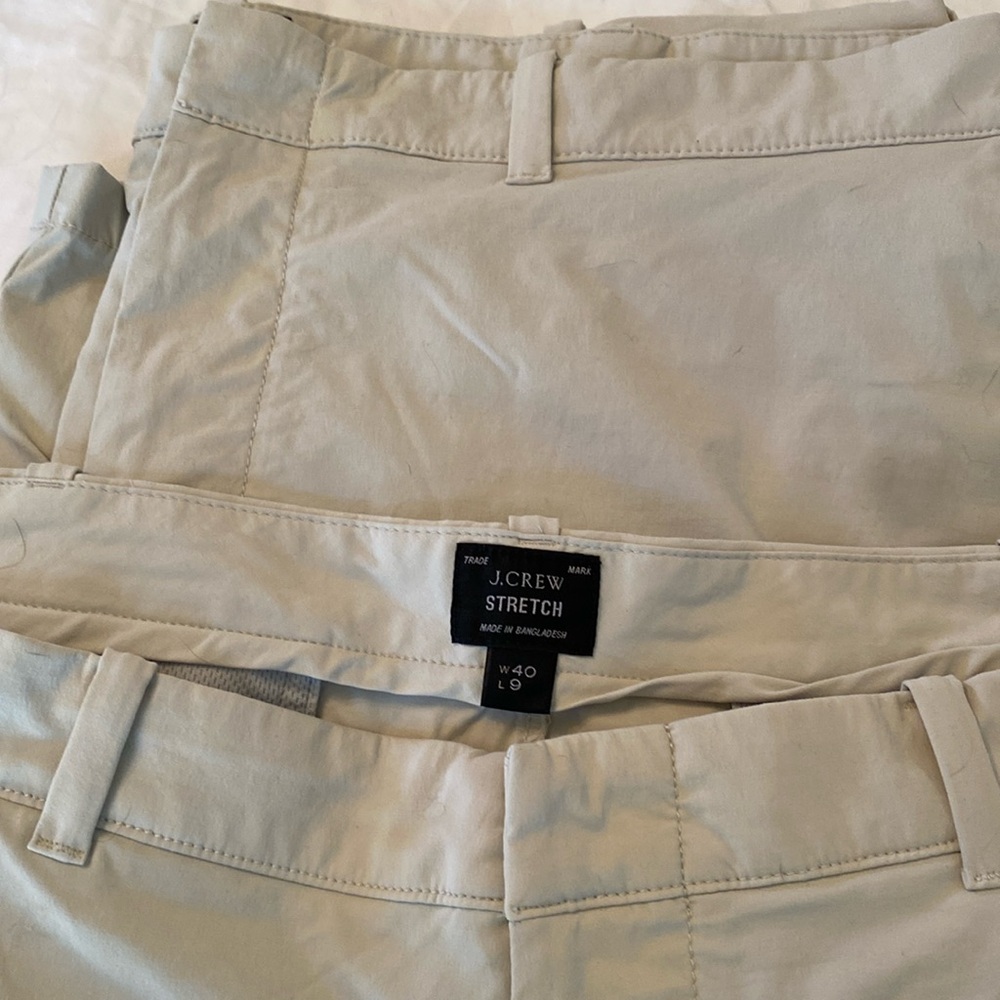 Lot of 2 tan men’s flat front stretch shorts w40 L9